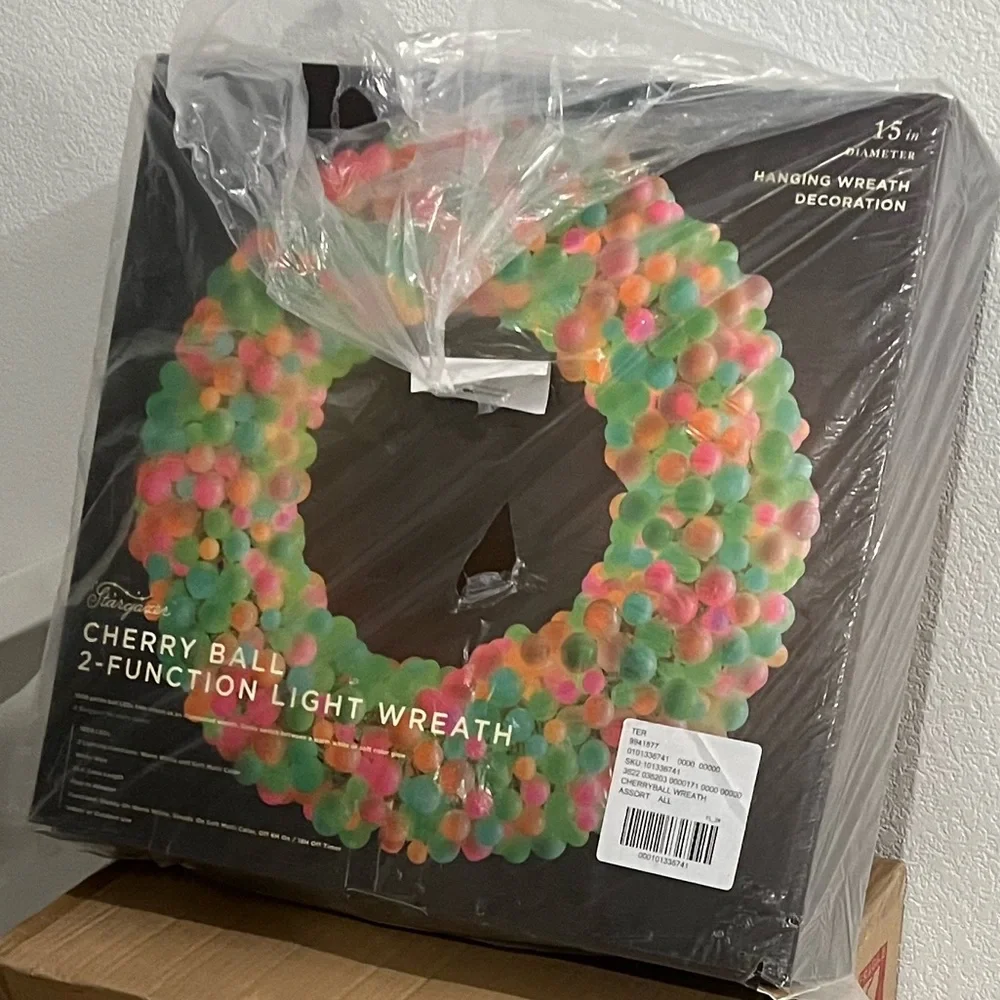 Anthropologie Stargazer Cherry Ball 2-Function Light Wreath, NIB